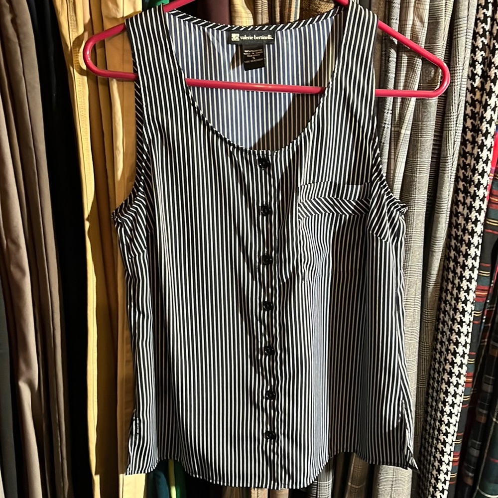 ✨2 for $15✨ Valerie Bertinelli Navy blue and white striped button front tank